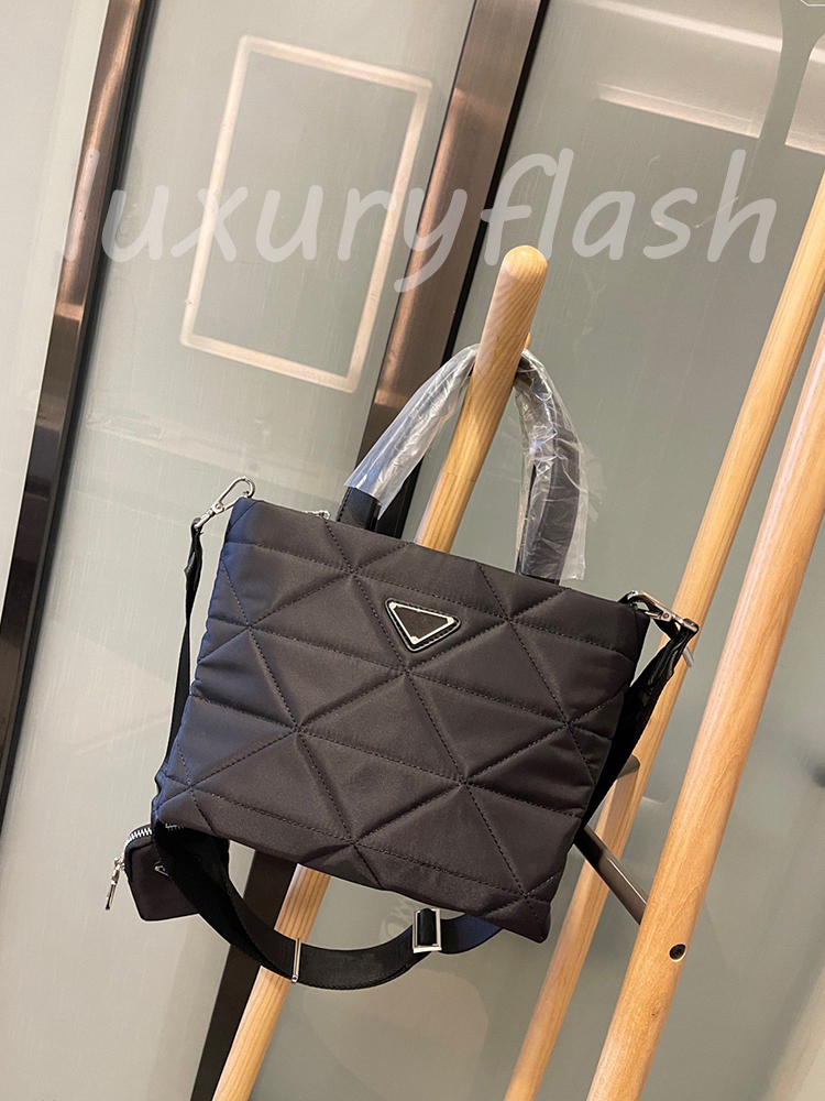 2022 Nylon Waterproof Men Women Messenger Bag Large Capacity Shopping Bags Fashion Designers Luxurys Two-piece Briefcase Casual Bucket Purse, Make up the difference
2022 Nylon Waterproof Men Women Messenger Bag Large Capacity Shopping Bags Fashion Designers Luxurys Two-piece Briefcase Casual Bucket Purse, Make up the difference