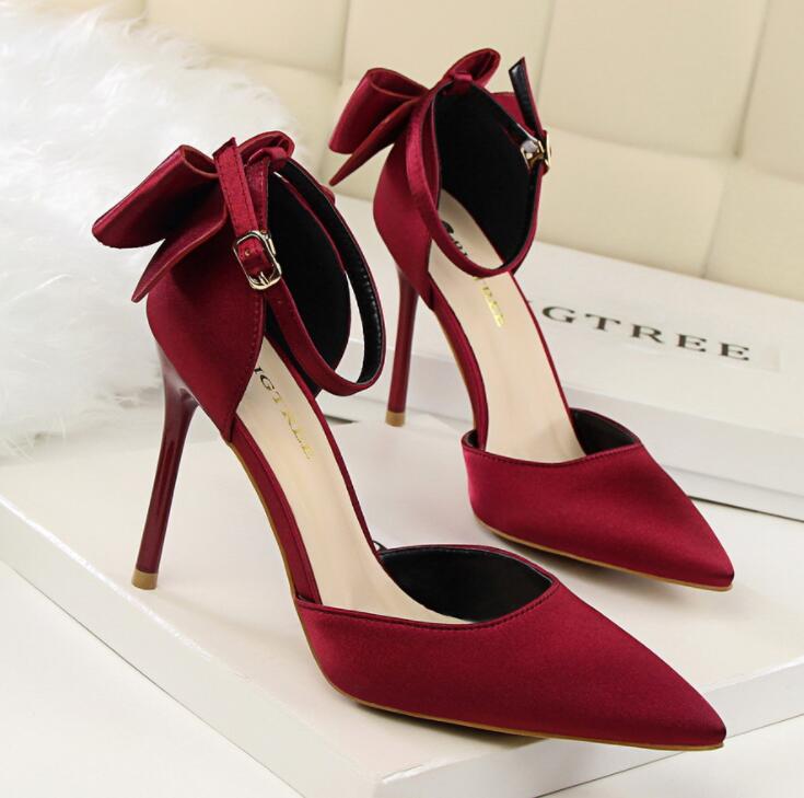 Top Quality Women Shoes Pumps Red Bottoms heel stiletto High Heels Sexy Pointed Toe Red Sole Pumps Wedding Dress Shoes Bow high heels
Top Quality Women Shoes Pumps Red Bottoms heel stiletto High Heels Sexy Pointed Toe Red Sole Pumps Wedding Dress Shoes Bow high heels