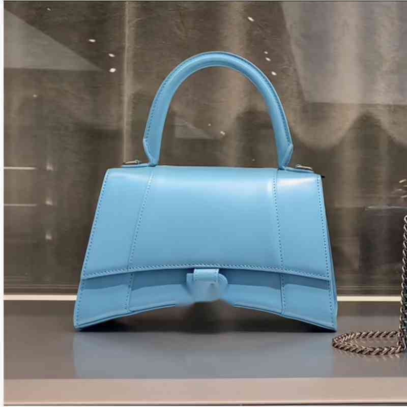Top quality Bale Italy Designer Luxury Bags 2021 new fashion leather B family hourglass Pink women's messenger bag portable shoulder crocodile pattern xwl
Top quality Bale Italy Designer Luxury Bags 2021 new fashion leather B family hourglass Pink women's messenger bag portable shoulder crocodile pattern xwl