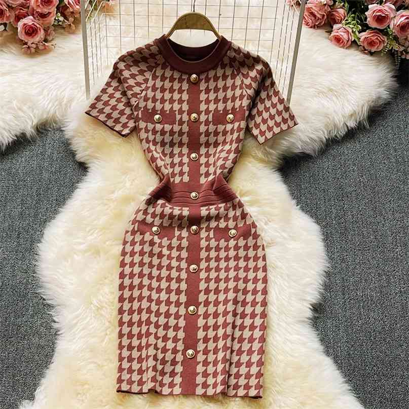 Knitted Dress Women Summer Elegant Geometric Pattern Short Sleeve Buttons Decoration Ladies Retro Skinny Work Party 210603, As picture
Knitted Dress Women Summer Elegant Geometric Pattern Short Sleeve Buttons Decoration Ladies Retro Skinny Work Party 210603, As picture
