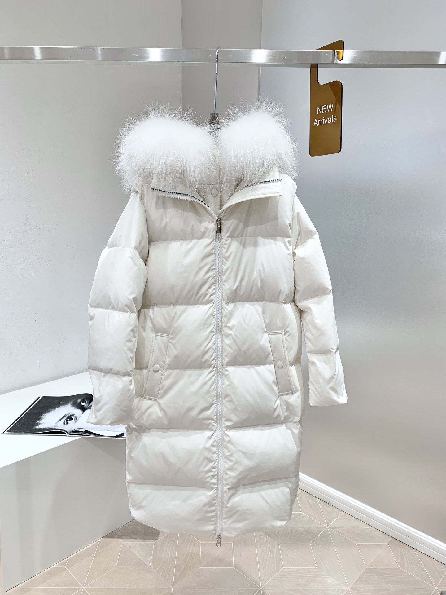 Autumn winter 90 white duck down fox fur collar color diamond thin warm long down jacket
Autumn winter 90 white duck down fox fur collar color diamond thin warm long down jacket