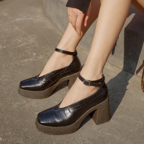 Dress Shoes Super High Heels Women's Spring 2021 One-word Buckle Waterproof Platform Retro Single, Black
Dress Shoes Super High Heels Women's Spring 2021 One-word Buckle Waterproof Platform Retro Single, Black