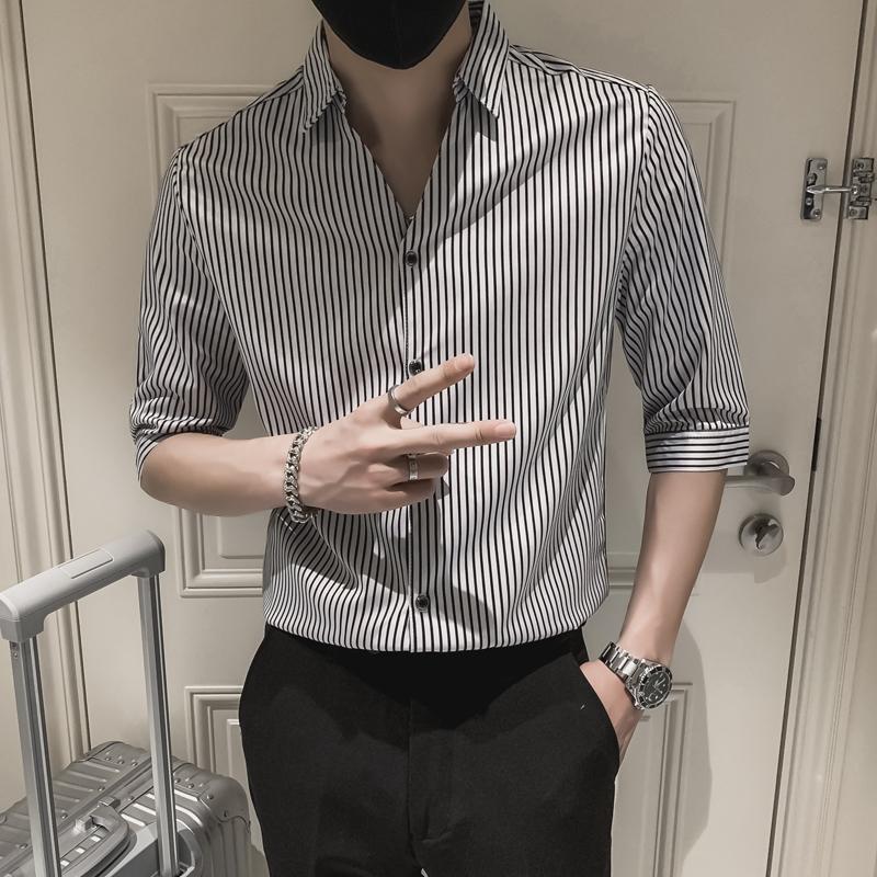 Stylish Pinestriped Black White British Style Mens Shirts Turn-down Collar V-neck Elegant Clothing Social Work Korea Men's Casual
Stylish Pinestriped Black White British Style Mens Shirts Turn-down Collar V-neck Elegant Clothing Social Work Korea Men's Casual
