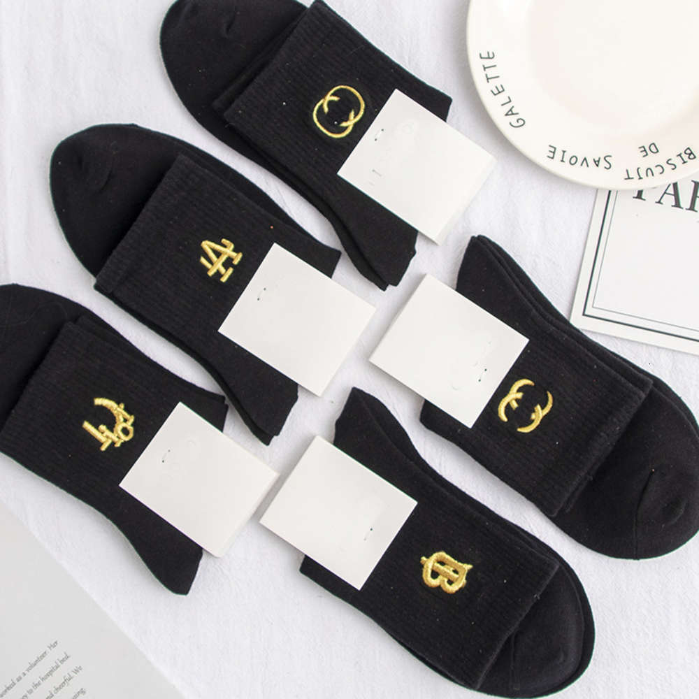 Chao brand socks children's autumn and winter medium tube women's Socks Black versatile live embroidered cotton
Chao brand socks children's autumn and winter medium tube women's Socks Black versatile live embroidered cotton
