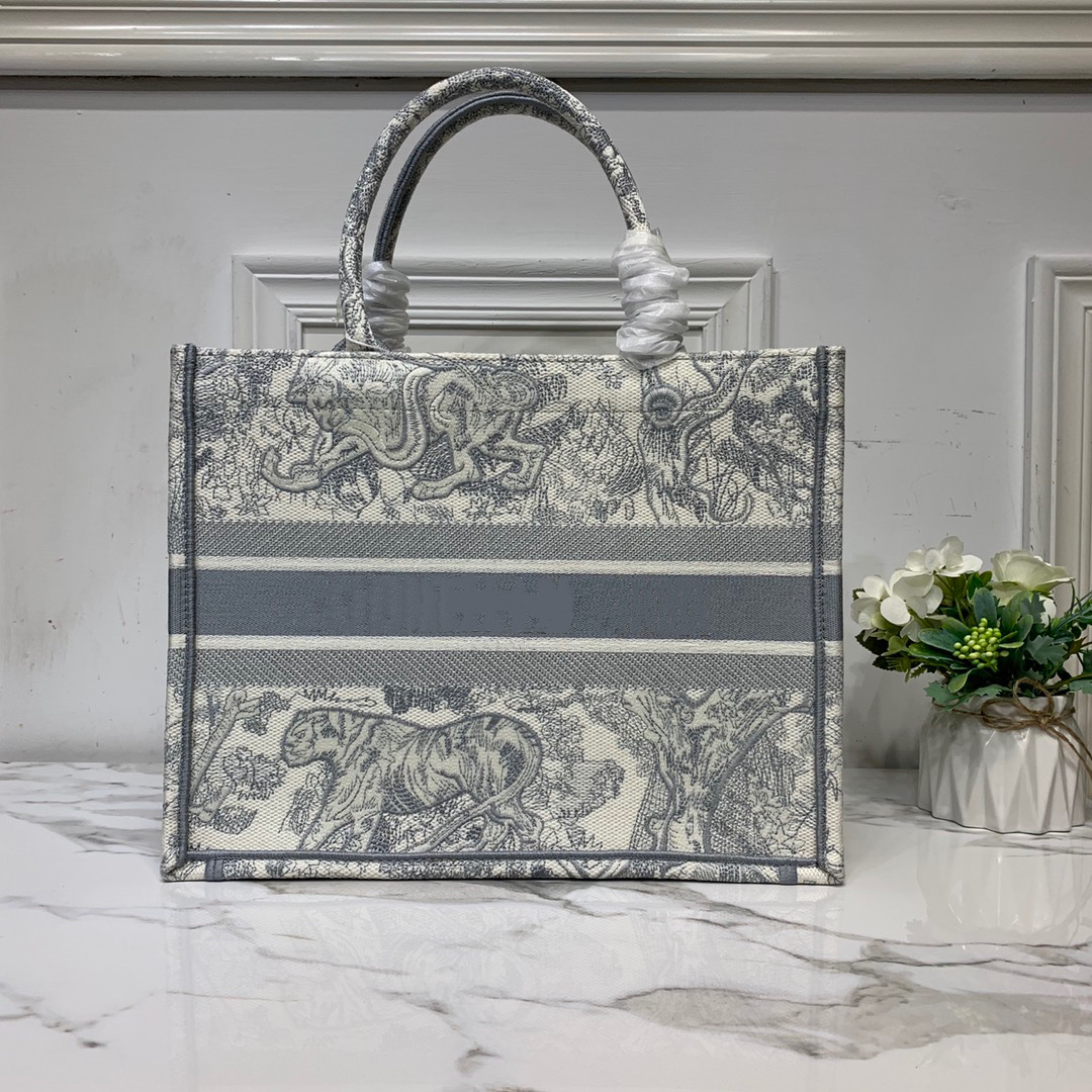 Luxury Book Tote Tiger Embroidery handbag women's large capacity Bag Commuting Canvas bags, Grey 36.5cm
Luxury Book Tote Tiger Embroidery handbag women's large capacity Bag Commuting Canvas bags, Grey 36.5cm