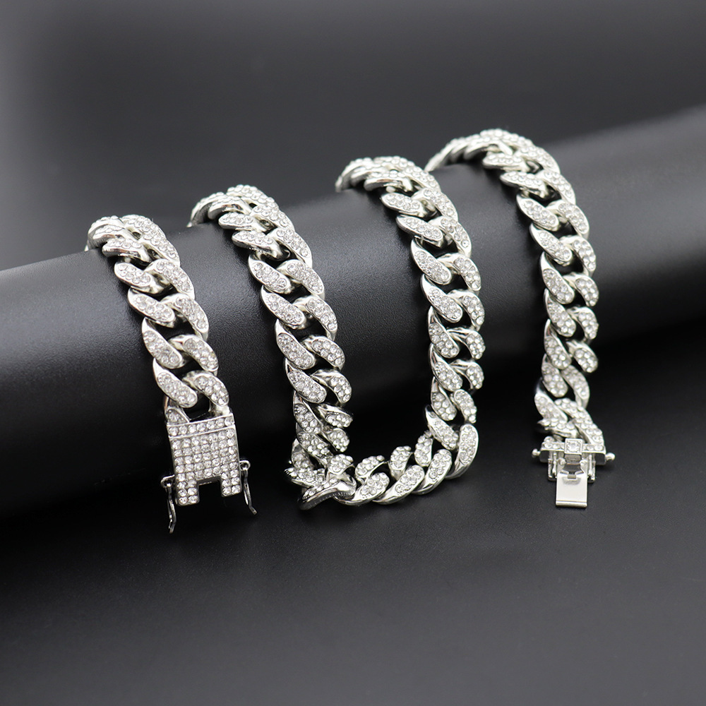Freewear Hip Hop Iced Out Paved Rhinestones 1Set 13MM Gold Full Miami Curb Cuban Chain Bling Rapper Necklaces For Men Jewelry X0509
Freewear Hip Hop Iced Out Paved Rhinestones 1Set 13MM Gold Full Miami Curb Cuban Chain Bling Rapper Necklaces For Men Jewelry X0509