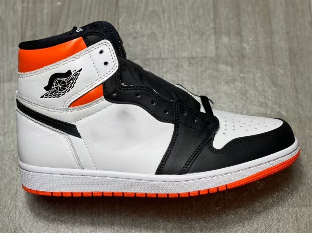 2021 Authentic 1 Electro Orange 1s Man Basketball Shoes White Real Leather Sports Sneakers 555088-180 With Box
2021 Authentic 1 Electro Orange 1s Man Basketball Shoes White Real Leather Sports Sneakers 555088-180 With Box