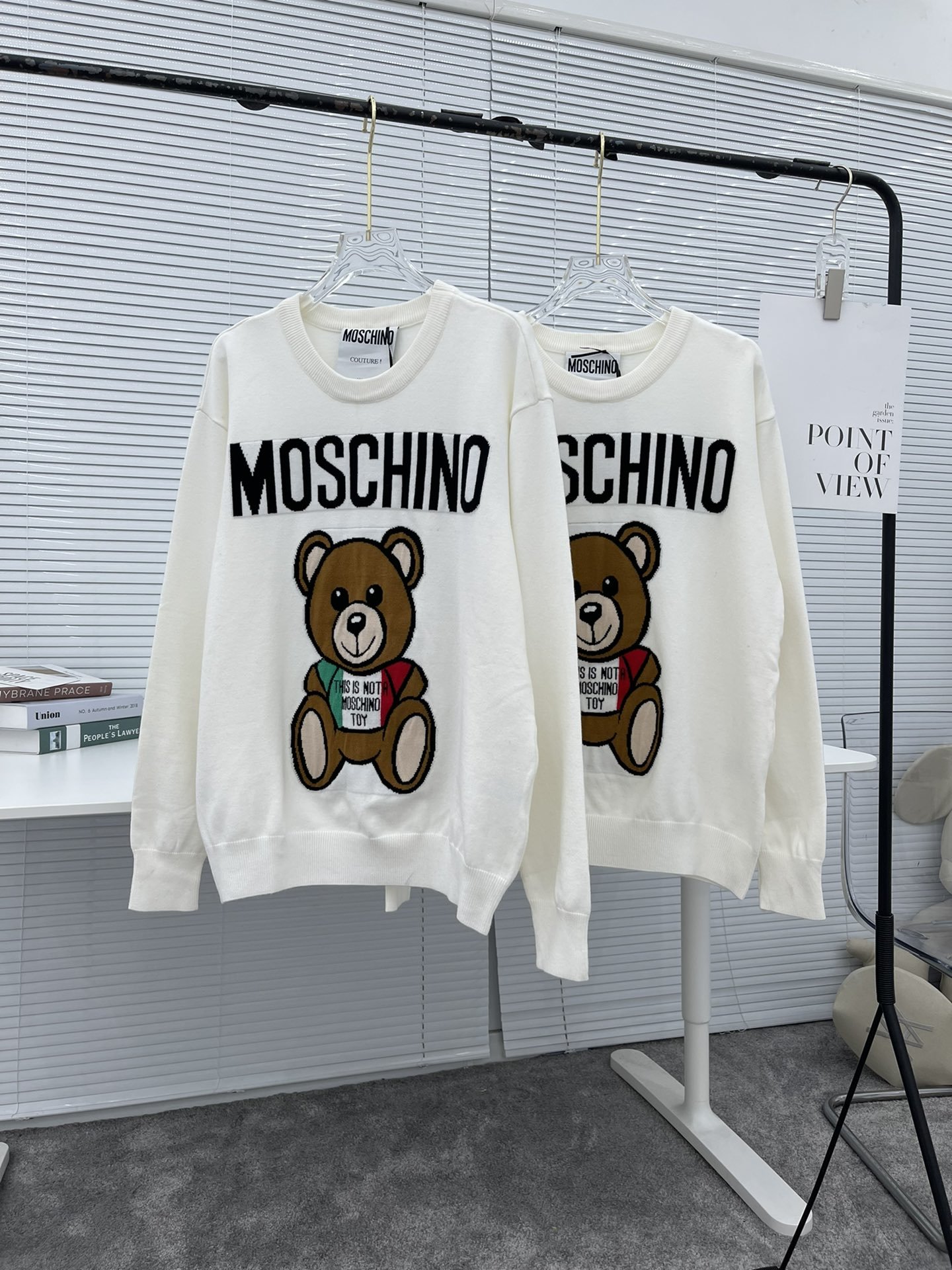 21FW newborn england sweater Mòschìnò bear embroidery Sweatshirt Couple Casual Streetwear Outdoor Women sweatshirts size S-XL, Black
21FW newborn england sweater Mòschìnò bear embroidery Sweatshirt Couple Casual Streetwear Outdoor Women sweatshirts size S-XL, Black