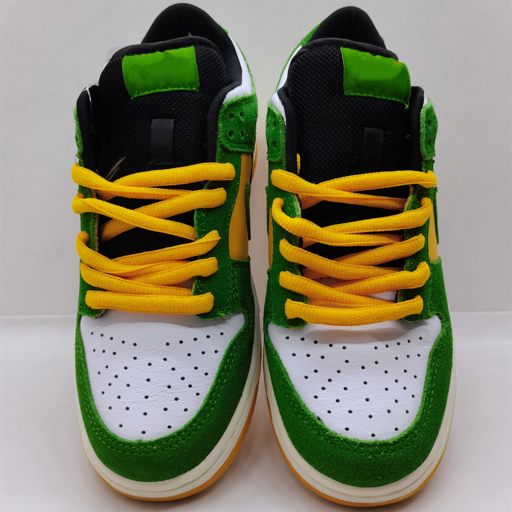 2021 low-top men's skateboard running shoes SB Bucks yellow-green color matching design collision fusion wear-resistant women's sports shoelace box, Customize
2021 low-top men's skateboard running shoes SB Bucks yellow-green color matching design collision fusion wear-resistant women's sports shoelace box, Customize