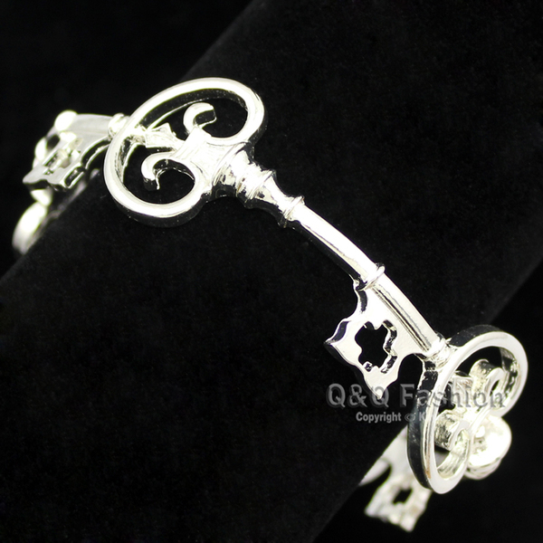 Vintage Victorian Skeleton Key Cross Bridal Bracelet Bangle Cuff Valentine Anime Halloween Jewelry Party Wedding Q0719
Vintage Victorian Skeleton Key Cross Bridal Bracelet Bangle Cuff Valentine Anime Halloween Jewelry Party Wedding Q0719
