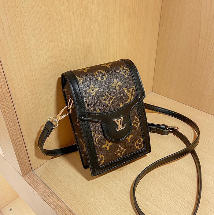 8 LV LOUIS MONTAIGNE BB Handbags Leather Women Shoulder Bags VUTTON Messenger Crossbody Bag VITTON Purse Fashion Designer Handbag To, Red;black
8 LV LOUIS MONTAIGNE BB Handbags Leather Women Shoulder Bags VUTTON Messenger Crossbody Bag VITTON Purse Fashion Designer Handbag To, Red;black