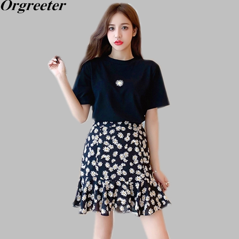 Summer Sweet Lady Suits Daisy Embroidery T-shirt Skirt Two-piece Ruffled Hem Floral Printted Mermaid Sets 210525, Black
Summer Sweet Lady Suits Daisy Embroidery T-shirt Skirt Two-piece Ruffled Hem Floral Printted Mermaid Sets 210525, Black