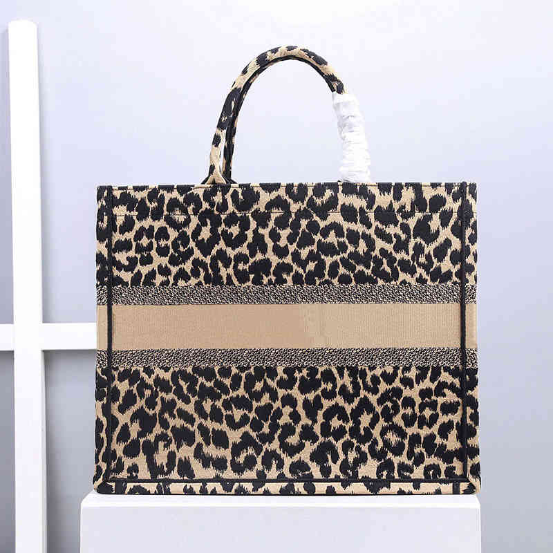 5A Designer Handbags Fashion brand Tote Bag Bags oversize Three-dimensional embroidery luxury women handbag checker plaid flower Evening Partydesigner, Box
5A Designer Handbags Fashion brand Tote Bag Bags oversize Three-dimensional embroidery luxury women handbag checker plaid flower Evening Partydesigner, Box