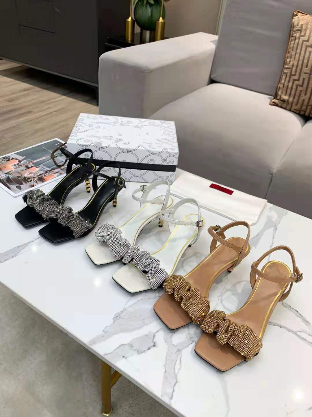 Summer small fresh ladies sandals rhinestones set off full of high-level feeling and thin feet, Black
Summer small fresh ladies sandals rhinestones set off full of high-level feeling and thin feet, Black