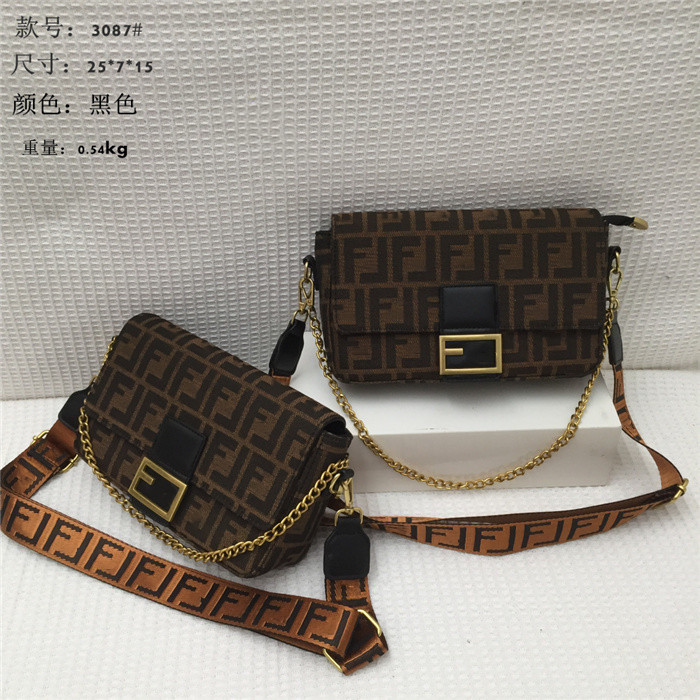 Design hand 2021 new single shoulder Korean women's small square fashion trend portable messenger bag, Brown
Design hand 2021 new single shoulder Korean women's small square fashion trend portable messenger bag, Brown