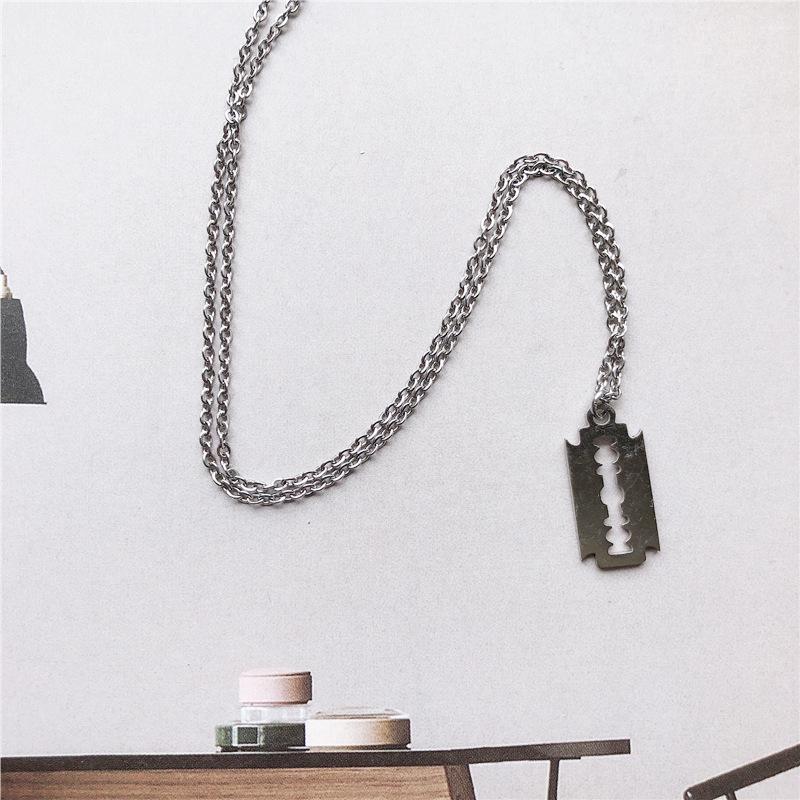 Pendant Necklaces Simple Creativity Stainless Steel Razor Piece Necklace Men's Punk Rock Short Chain Jewelry Gift, Silver
Pendant Necklaces Simple Creativity Stainless Steel Razor Piece Necklace Men's Punk Rock Short Chain Jewelry Gift, Silver