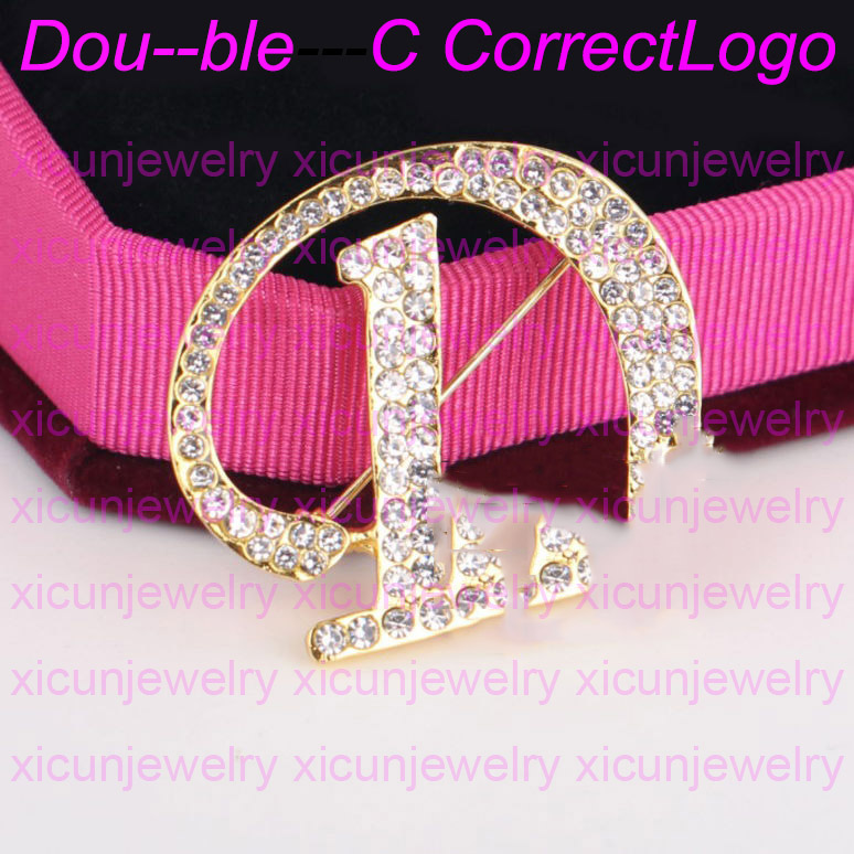 Fashion Designer Letter Brooches for Women Pearl Luxury Brooch Lady Crystal Diamond Pins Jewelry Gift Special Offer, Gray
Fashion Designer Letter Brooches for Women Pearl Luxury Brooch Lady Crystal Diamond Pins Jewelry Gift Special Offer, Gray