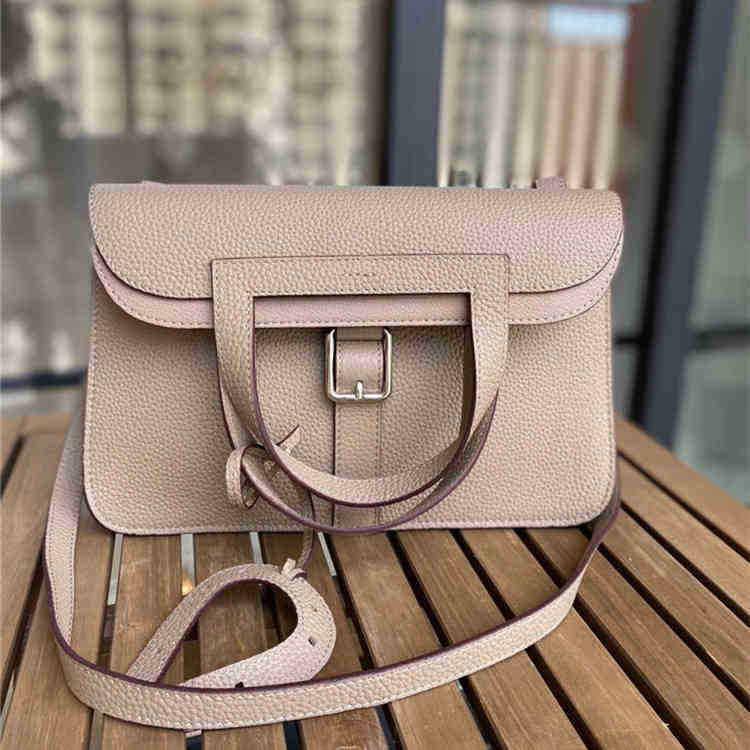 Designer luxury handbagDesigners Herme Horseshoe Women's 2021 Envelope Cover Top Layer One Shoulder Cross Carrying Handle Cowhide Small Square Bag, Tuba
Designer luxury handbagDesigners Herme Horseshoe Women's 2021 Envelope Cover Top Layer One Shoulder Cross Carrying Handle Cowhide Small Square Bag, Tuba