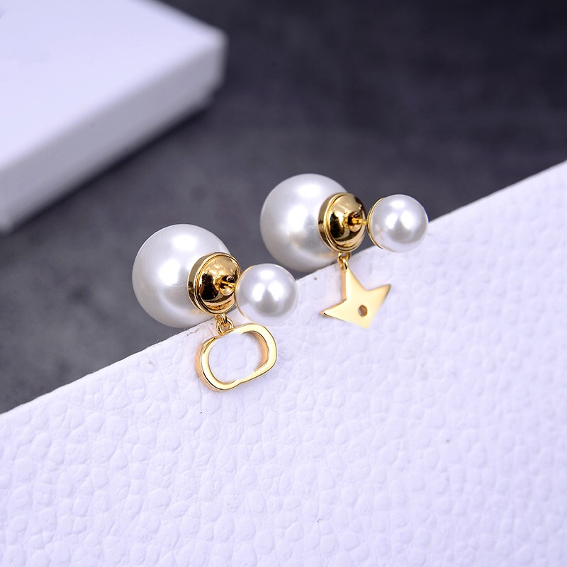 Top Luxury Design Pearl Earrings Letters High Quality Golden Brass Material 925 Silver Needle Women Earrings Supply
Top Luxury Design Pearl Earrings Letters High Quality Golden Brass Material 925 Silver Needle Women Earrings Supply