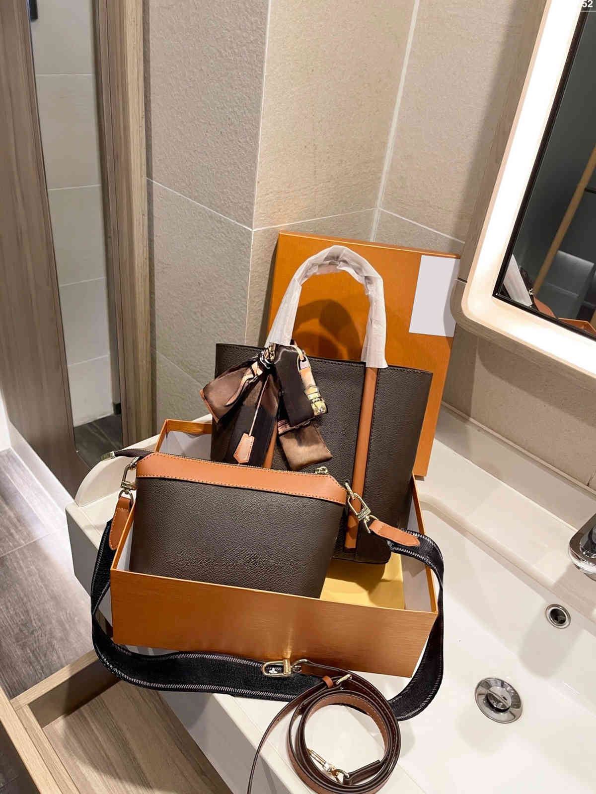 Bags Tote Women Handbag Son-mother Shoulder Leather Crossbody Messenger Classic High Capacity Fashion Designer Lady Wallet 1110
Bags Tote Women Handbag Son-mother Shoulder Leather Crossbody Messenger Classic High Capacity Fashion Designer Lady Wallet 1110