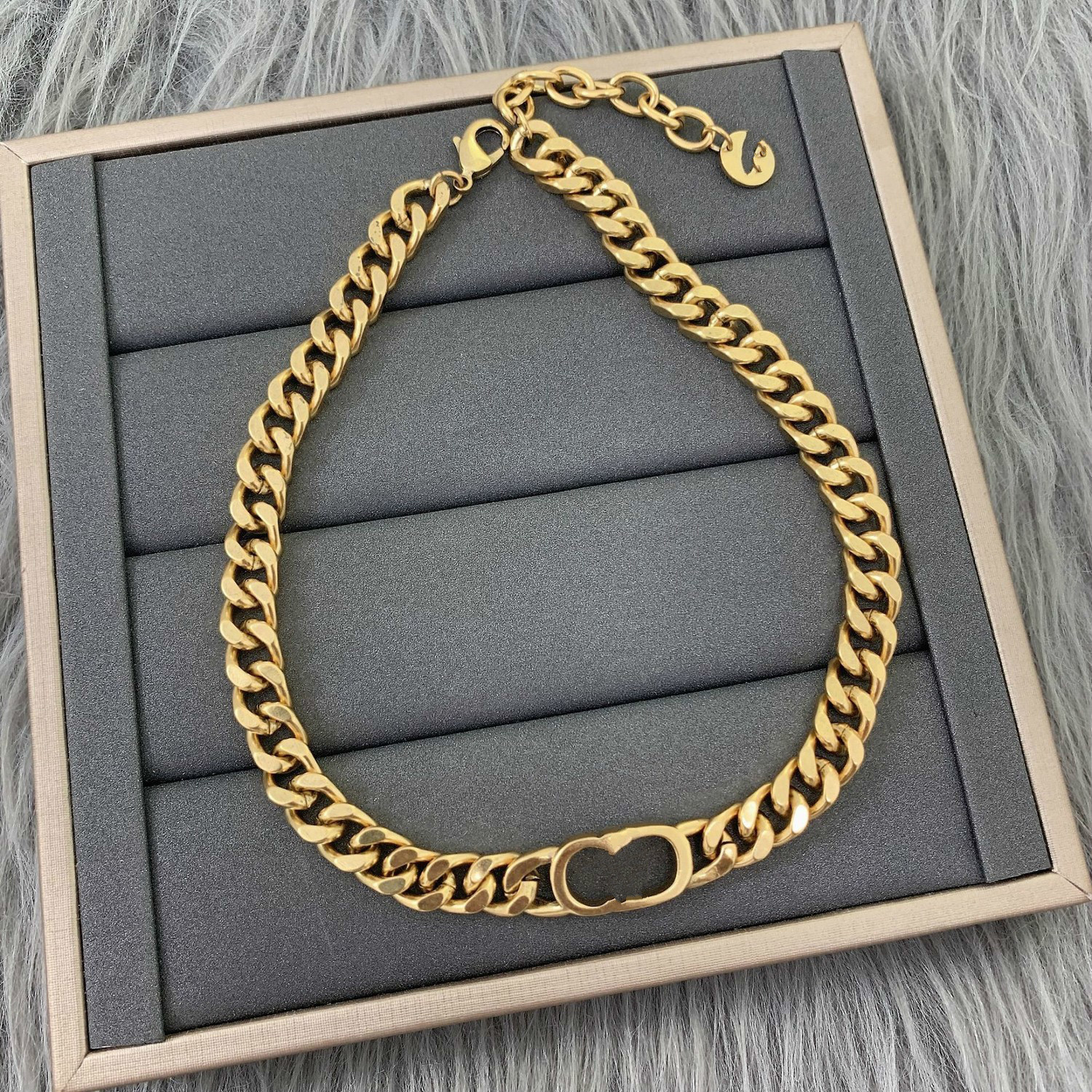 2021 new letter necklace luxury designer internet celebrity bracelet mini earrings pure copper material, White
2021 new letter necklace luxury designer internet celebrity bracelet mini earrings pure copper material, White