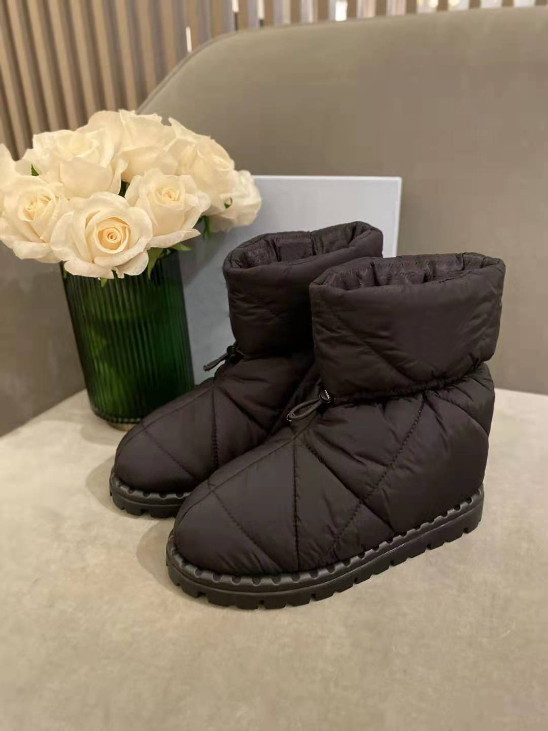 Fashion Season Boots Italy Shoes Padded Quilted Nylon Booties Classic Snow Boots Ski Down Winter Warm Milano, Black
Fashion Season Boots Italy Shoes Padded Quilted Nylon Booties Classic Snow Boots Ski Down Winter Warm Milano, Black