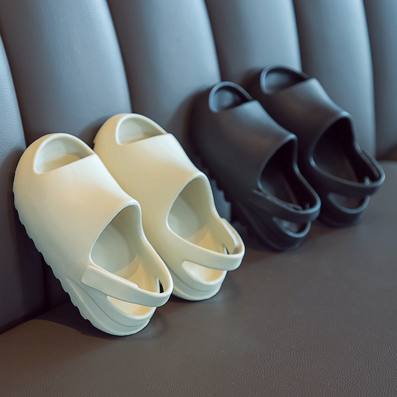 KIDS kanye west Cheap Summer light fashion Beach slipper foam runner hole Slides Bone sandal Children shoes boy girl youth kid size 23-35, Black;red
KIDS kanye west Cheap Summer light fashion Beach slipper foam runner hole Slides Bone sandal Children shoes boy girl youth kid size 23-35, Black;red