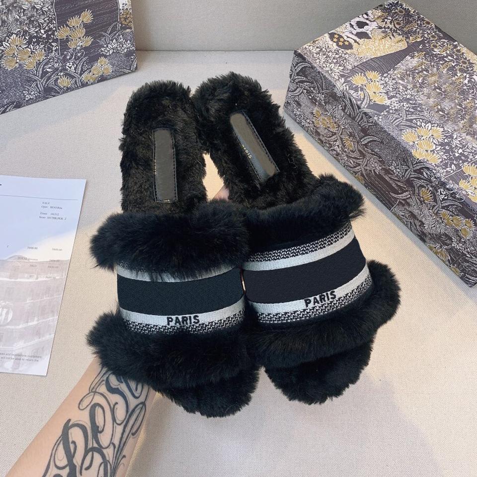 2021 Winter Womens Slippers Toe Shoes Slide Flip Flops Plush Rabbit Fur Fashion Slipper Indoor Warm Leather Rubber Wood
2021 Winter Womens Slippers Toe Shoes Slide Flip Flops Plush Rabbit Fur Fashion Slipper Indoor Warm Leather Rubber Wood