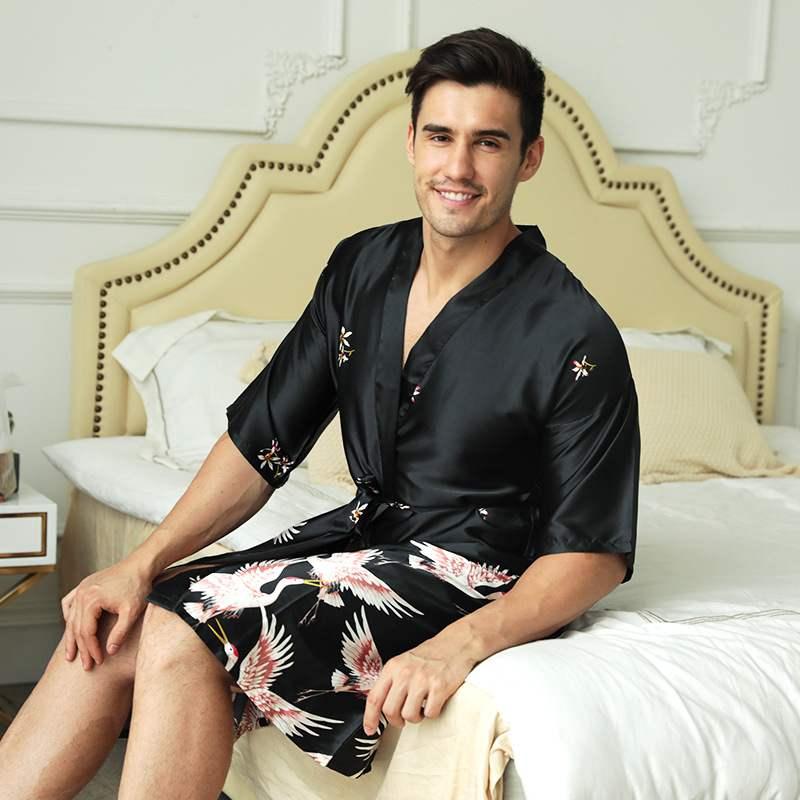 Men's Sleepwear Black Summer Mens Sleep Robe Kimono -XXXL Nightgown Yukata Male Rayon Bath Gown Bathrobe Pijama Mujer
Men's Sleepwear Black Summer Mens Sleep Robe Kimono -XXXL Nightgown Yukata Male Rayon Bath Gown Bathrobe Pijama Mujer