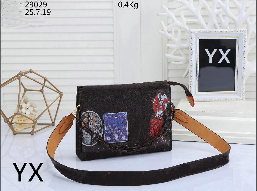 High Quality Women Handbags Gold Chain Crossbody Soho Bag Newest style Most cross body feminina Shoulder Bags 25x7x19 29029, Brown/flower
High Quality Women Handbags Gold Chain Crossbody Soho Bag Newest style Most cross body feminina Shoulder Bags 25x7x19 29029, Brown/flower