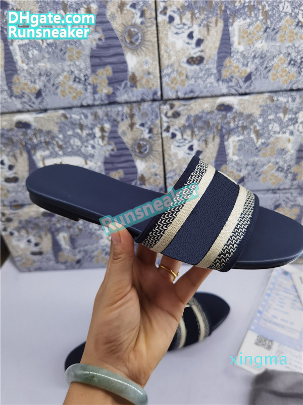 Women Platform Sandals Classic Fashion Designers Slides Low Heels Floral Brocade Flip Flops With Box Embroidery Rubber Loafers Trend Sliders, 20
Women Platform Sandals Classic Fashion Designers Slides Low Heels Floral Brocade Flip Flops With Box Embroidery Rubber Loafers Trend Sliders, 20
