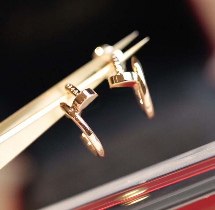V gold style luxury quality half round nail stud earring in 18K rose plated for women and man engagement jewelry gift have box PS3280, Golden
V gold style luxury quality half round nail stud earring in 18K rose plated for women and man engagement jewelry gift have box PS3280, Golden