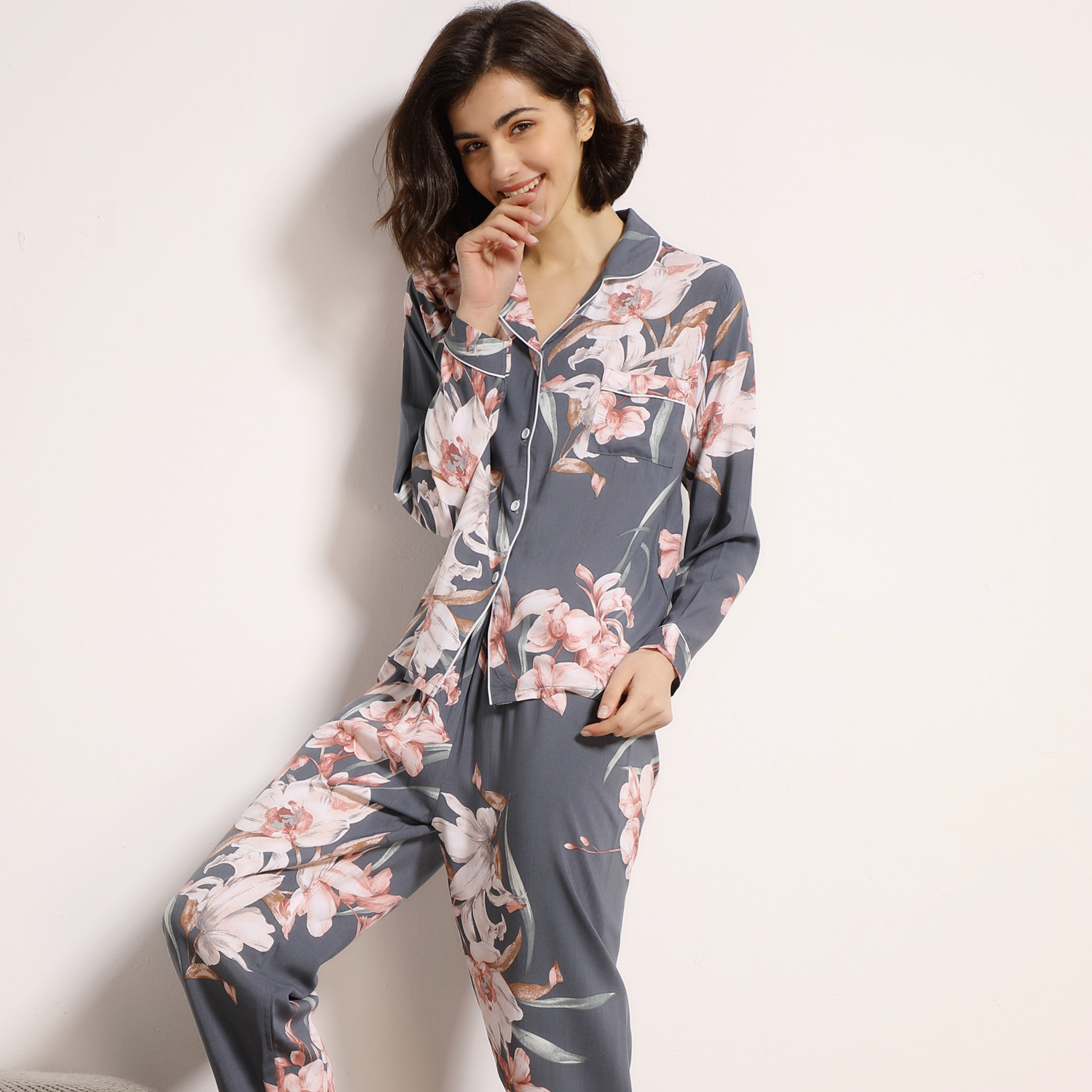 2021cotton long-sleeved long trousers women pajamas set for spring and summer autumn comfortable cardigan ladies cotton pajamas, Black;red
2021cotton long-sleeved long trousers women pajamas set for spring and summer autumn comfortable cardigan ladies cotton pajamas, Black;red