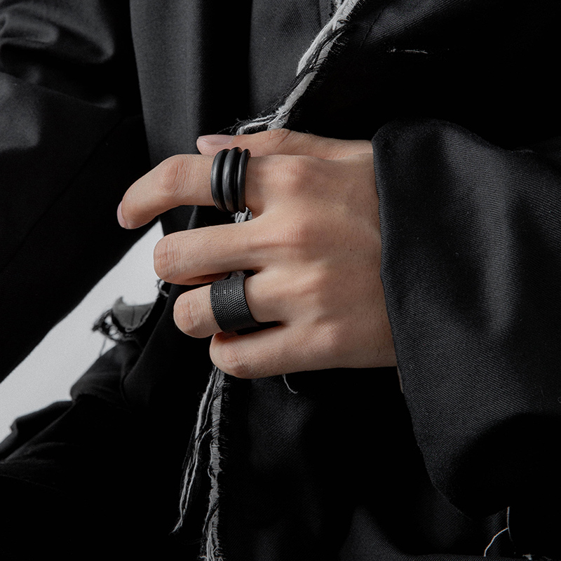 Original Niche Design Black Gully Texture Ring Men And Women Hip Hop Fashion Street Dark Jewelry Accessories