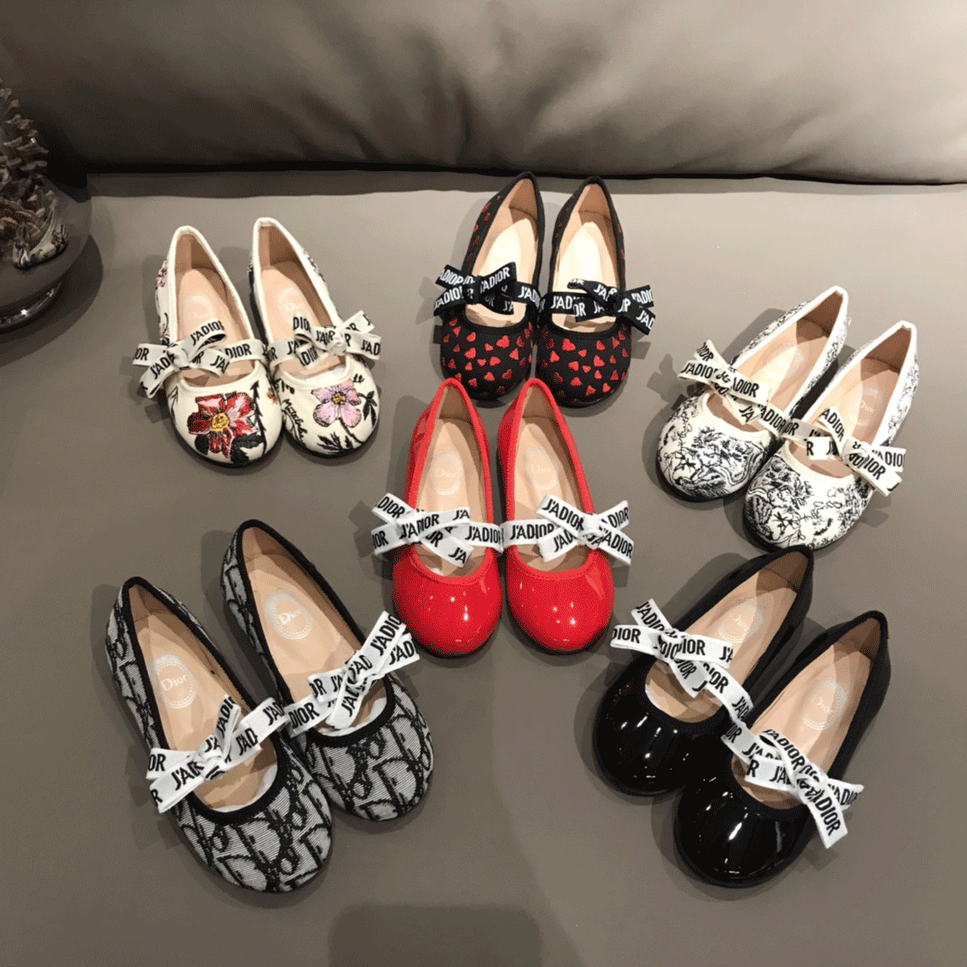 Kids Girls Flat Shoes Leather Spring and Autumn Princess Soft Bottom Baby Wear Ballet Dance Shoes Channel
Kids Girls Flat Shoes Leather Spring and Autumn Princess Soft Bottom Baby Wear Ballet Dance Shoes Channel