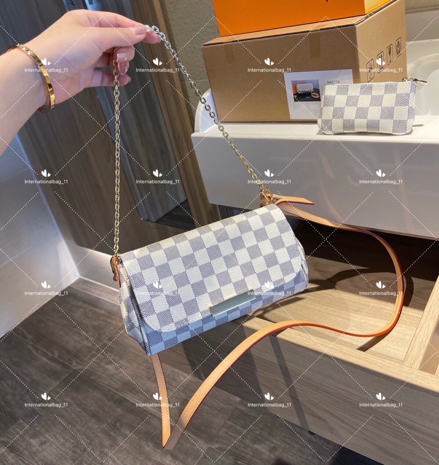 M40718 Classic Handbag Mahjong bags wash bag Fashion Women Crossbody Chain Shoulder Leather Damier Azur Ebene Canvas Cross Body Wallets N41275, Red;black
M40718 Classic Handbag Mahjong bags wash bag Fashion Women Crossbody Chain Shoulder Leather Damier Azur Ebene Canvas Cross Body Wallets N41275, Red;black