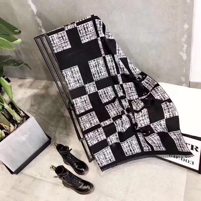 High quality Classic cashmere scarf For Women Winter cashmere scarfs Big Letter pattern Pashminas Shawls ladies scarves size 180*70CM
High quality Classic cashmere scarf For Women Winter cashmere scarfs Big Letter pattern Pashminas Shawls ladies scarves size 180*70CM