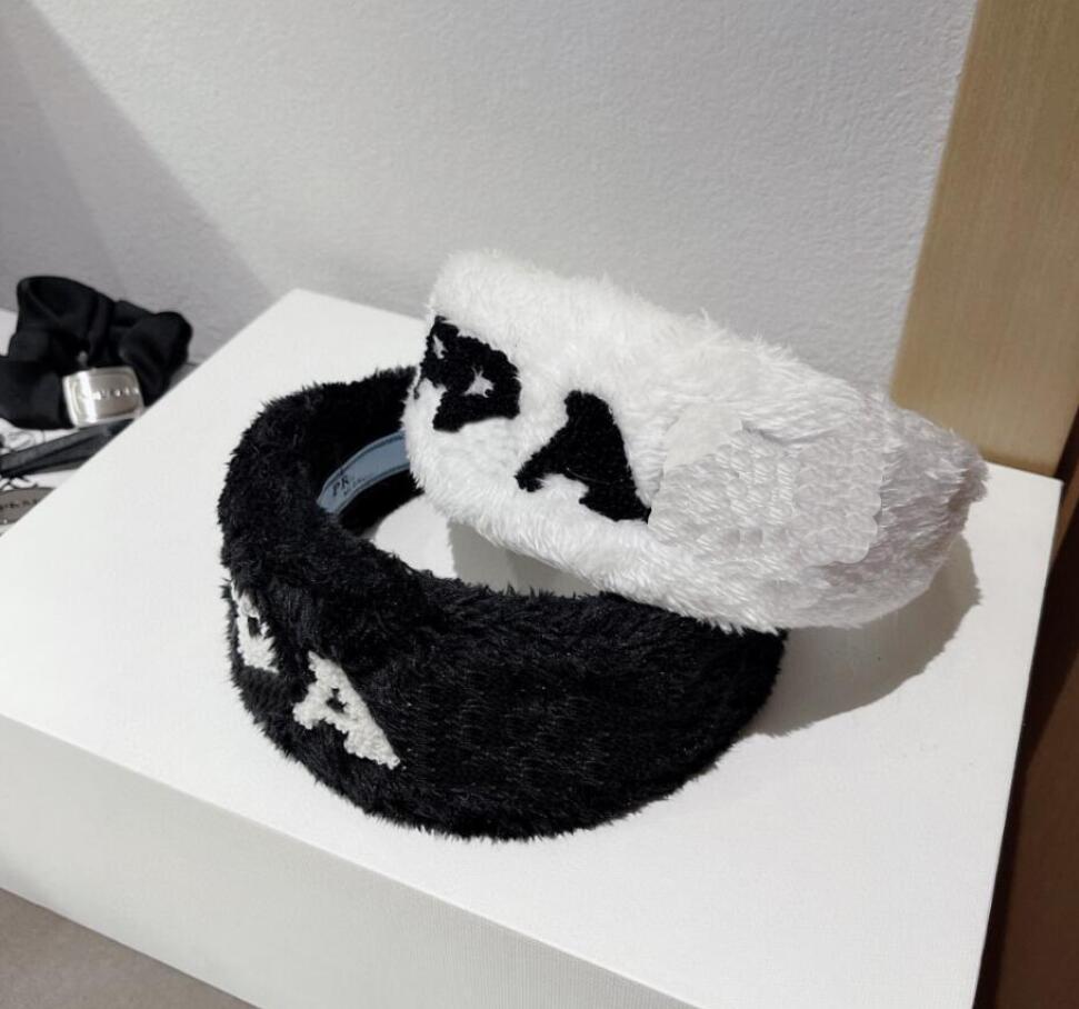 Luxury Designer Headbands Women Solid Color Brand Letter Print Cashmere Hairband Fashion Womens Autumn Sport Wide Edge Turban Headwraps for Hat Accessories Gifts
Luxury Designer Headbands Women Solid Color Brand Letter Print Cashmere Hairband Fashion Womens Autumn Sport Wide Edge Turban Headwraps for Hat Accessories Gifts