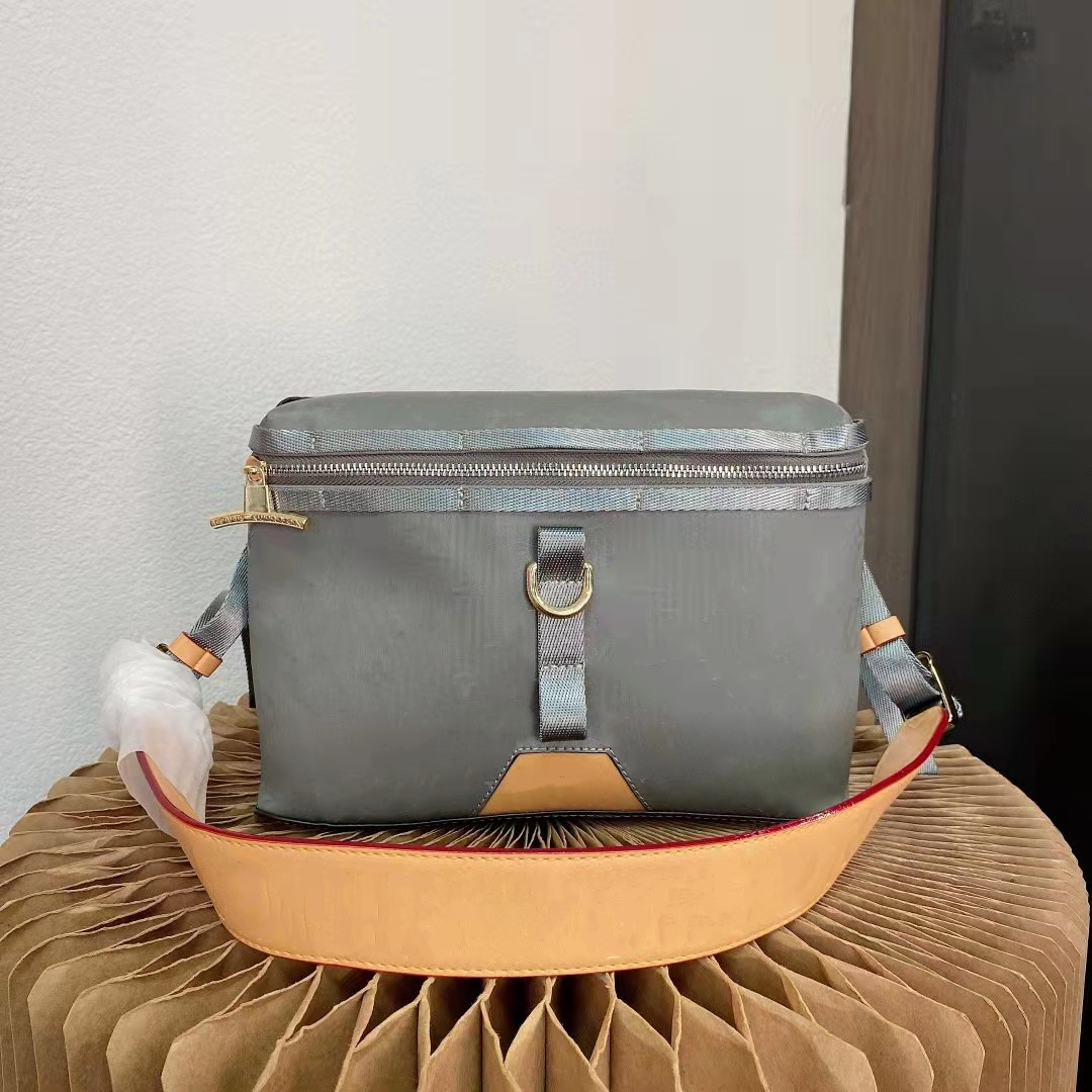designer Leather Mens Handbags Handbag Single Shoulder Women Messenger Luxury Bags Woman Postman Laser Camera Designer Men, Grey
designer Leather Mens Handbags Handbag Single Shoulder Women Messenger Luxury Bags Woman Postman Laser Camera Designer Men, Grey
