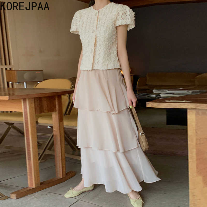 Korejpaa Women Set Summer Gentle Round Neck Three-Dimensional Flower Puff Sleeve Shirt High Waist Layered Ruffle Skirt 210526, Apricot top
Korejpaa Women Set Summer Gentle Round Neck Three-Dimensional Flower Puff Sleeve Shirt High Waist Layered Ruffle Skirt 210526, Apricot top