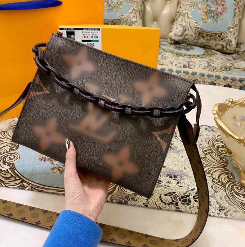 Top Woman Fashion Luxury Shoulder Bags Handbag With Logo Purses Classic Leather Handbags Chain Cross body Bag Tote Wallet -L0251
Top Woman Fashion Luxury Shoulder Bags Handbag With Logo Purses Classic Leather Handbags Chain Cross body Bag Tote Wallet -L0251