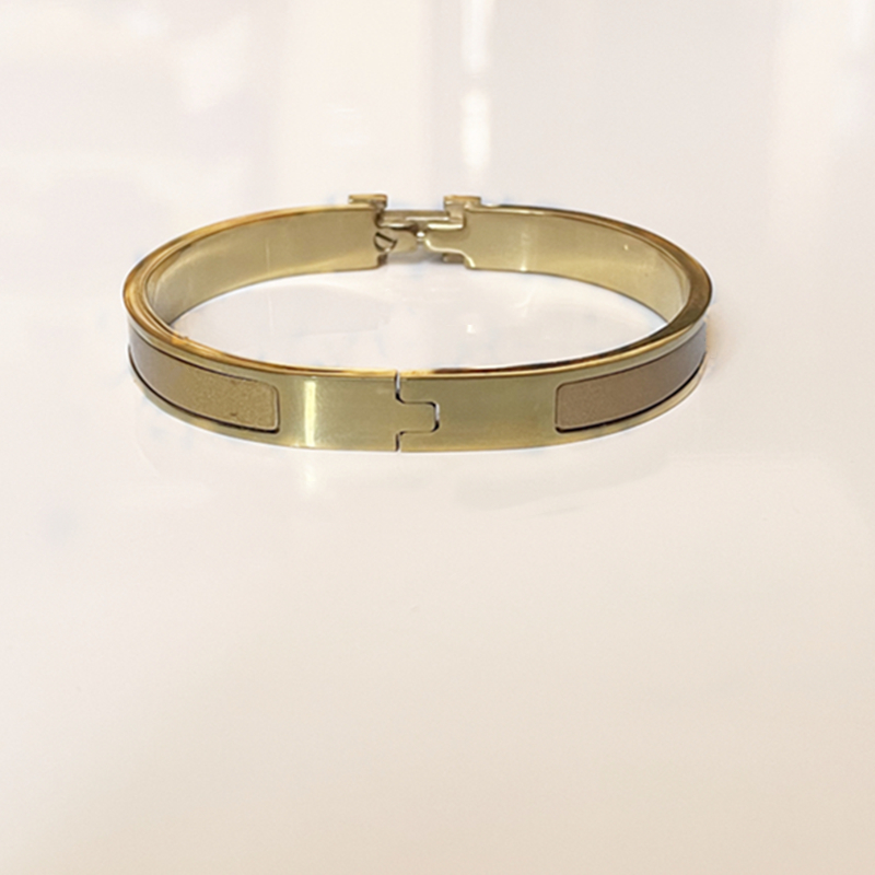 High quality Bangle stainless steel couple buckle bracelet fashion jewelry Valentine's day gift for men and women
High quality Bangle stainless steel couple buckle bracelet fashion jewelry Valentine's day gift for men and women