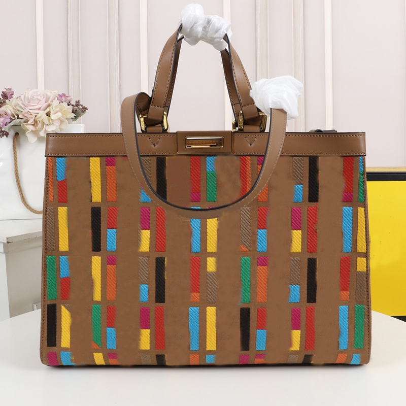 Handbag Tote Bags Large Capacity Package Shopping Bag Embroidery Colored Letter Canvas Patchwork Color Leather Handle Totes Classic Twist Lock High Quality, Just box
Handbag Tote Bags Large Capacity Package Shopping Bag Embroidery Colored Letter Canvas Patchwork Color Leather Handle Totes Classic Twist Lock High Quality, Just box