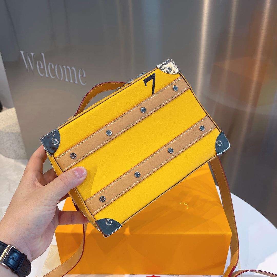 Luxurys Designers France Brand Old Flower Small Square Bags High Quality Leather Messenger Shoulderbag Fashion Bestselling Handbag Women Crossbody Bag Purses, Yellow
Luxurys Designers France Brand Old Flower Small Square Bags High Quality Leather Messenger Shoulderbag Fashion Bestselling Handbag Women Crossbody Bag Purses, Yellow