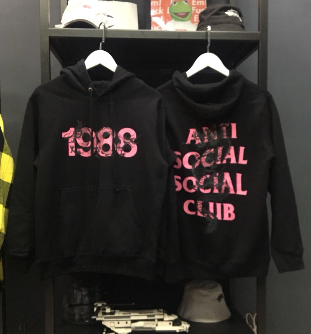 2021European American fashion designers spring cotton letter embroidery loose hooded sweater jacket for lovers, Black
2021European American fashion designers spring cotton letter embroidery loose hooded sweater jacket for lovers, Black