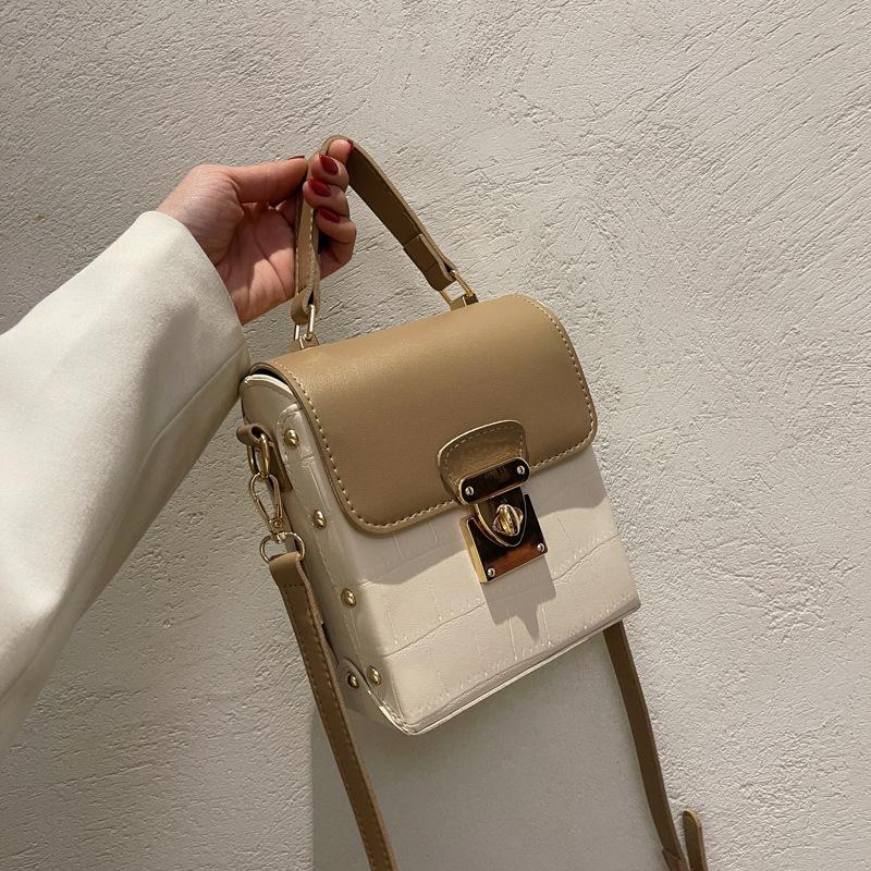 Evening Bags Korean Handbag Female 2022 Fashion Rivet Mobile Phone Bag High Sense Messenger Small Square Girl Sac
Evening Bags Korean Handbag Female 2022 Fashion Rivet Mobile Phone Bag High Sense Messenger Small Square Girl Sac