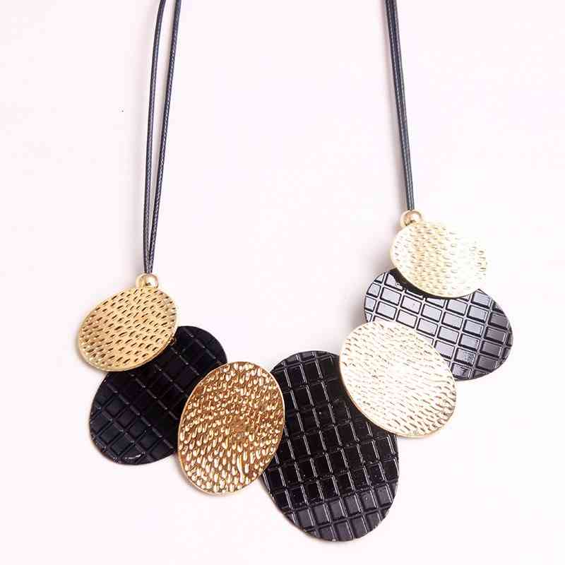 Winter Necklace Women's Accessories Clothing Exaggerated Design Temperament Sweater Chain Autumn and Short Style Simple Atmosphere