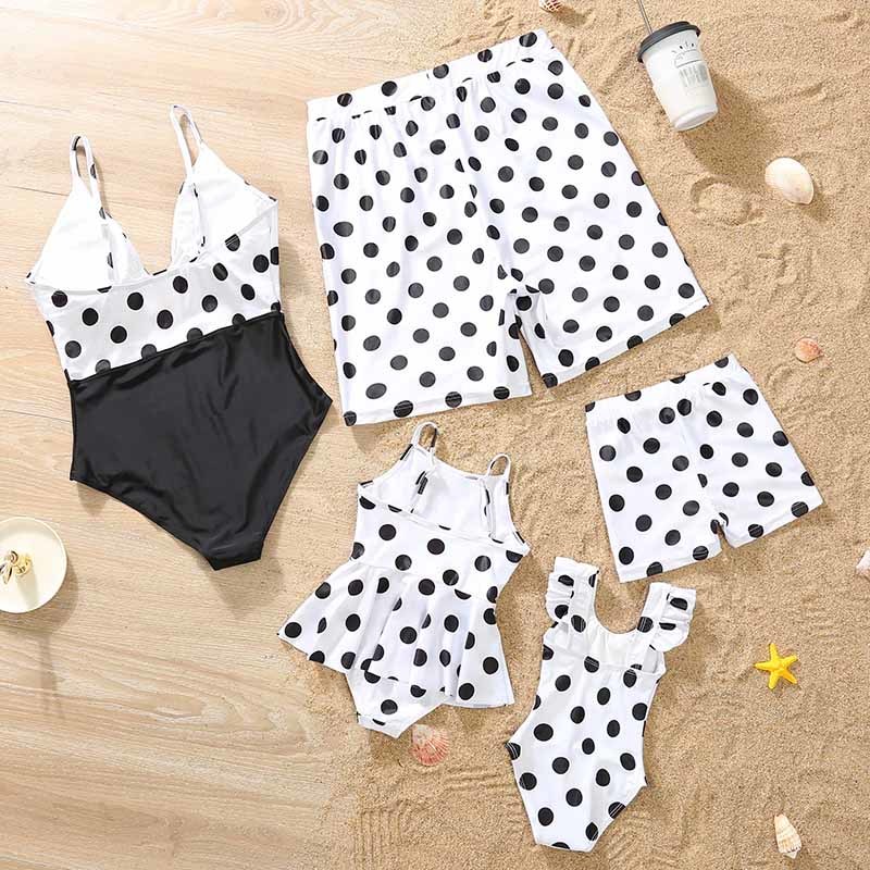Dad Son Swimwear Beach Bath Swimsuits Dots Family Look Bikini Mommy Me Clothes Mom and Daughter Dress Matching Outfits 210417