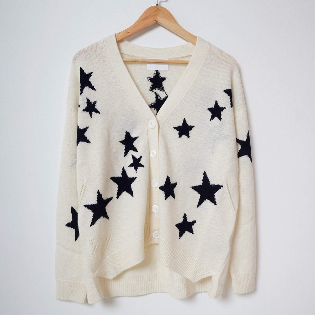 Rowling Autumn Winter Woman 100% Cashmere Sweater Black Stars V-Neck Drop Shoulder Oversized Single Breasted Cardigan Tops 2021, Dark grey
Rowling Autumn Winter Woman 100% Cashmere Sweater Black Stars V-Neck Drop Shoulder Oversized Single Breasted Cardigan Tops 2021, Dark grey