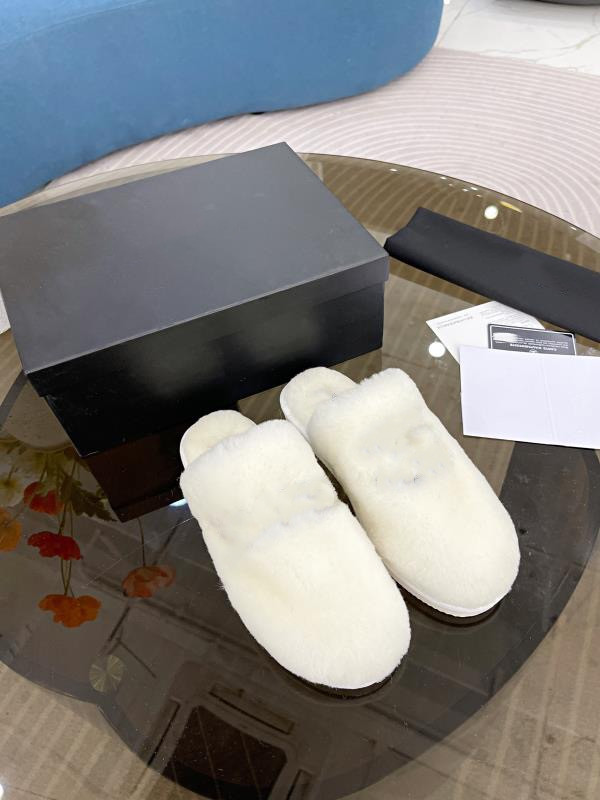 2021 top quality women Slipper outdoor fashion Wool drag designer Classic Genuine leather half Sliders autumn and winter home womens shoes with box size:35-41
2021 top quality women Slipper outdoor fashion Wool drag designer Classic Genuine leather half Sliders autumn and winter home womens shoes with box size:35-41